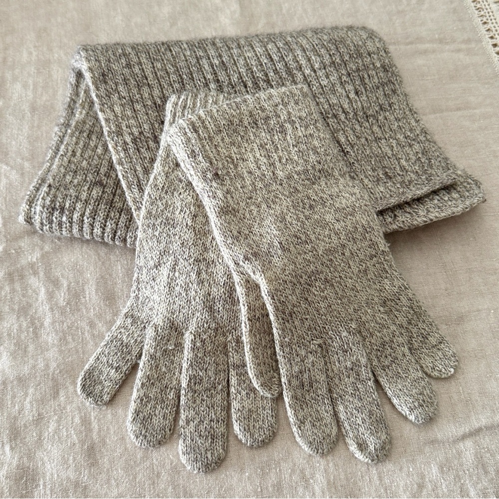 VTG | Wool Tweed Scarf & Gloves